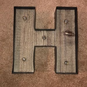 Cute room decor: antique light up “H”